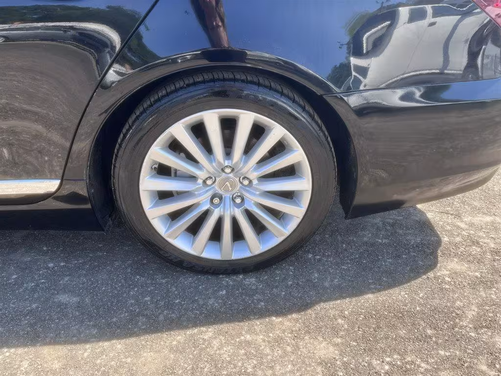 2013 Lexus LS 460 - JTHBL5EF9D5116251 - Image #37