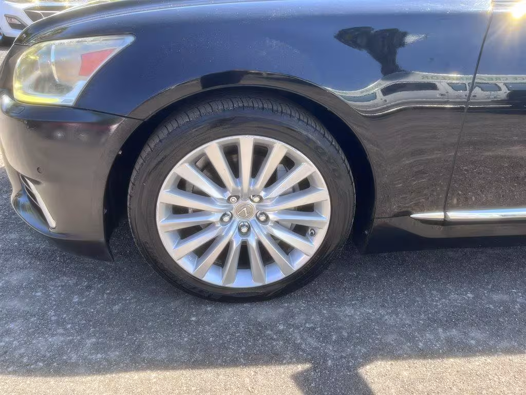 2013 Lexus LS 460 - JTHBL5EF9D5116251 - Image #38