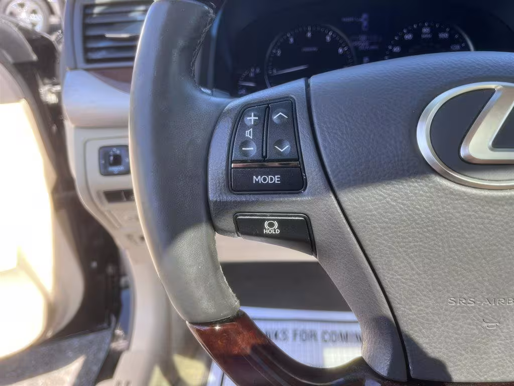 2013 Lexus LS 460 - JTHBL5EF9D5116251 - Image #8