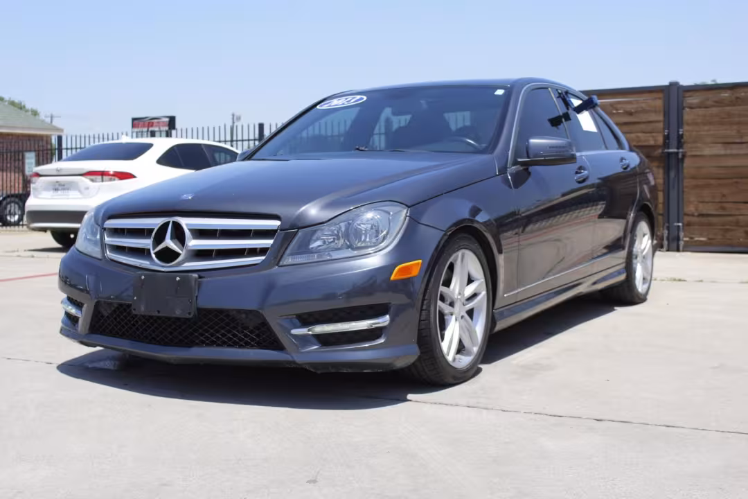 2013 Mercedes-Benz C-Class - WDDGF8AB4DR249954 - Image #2