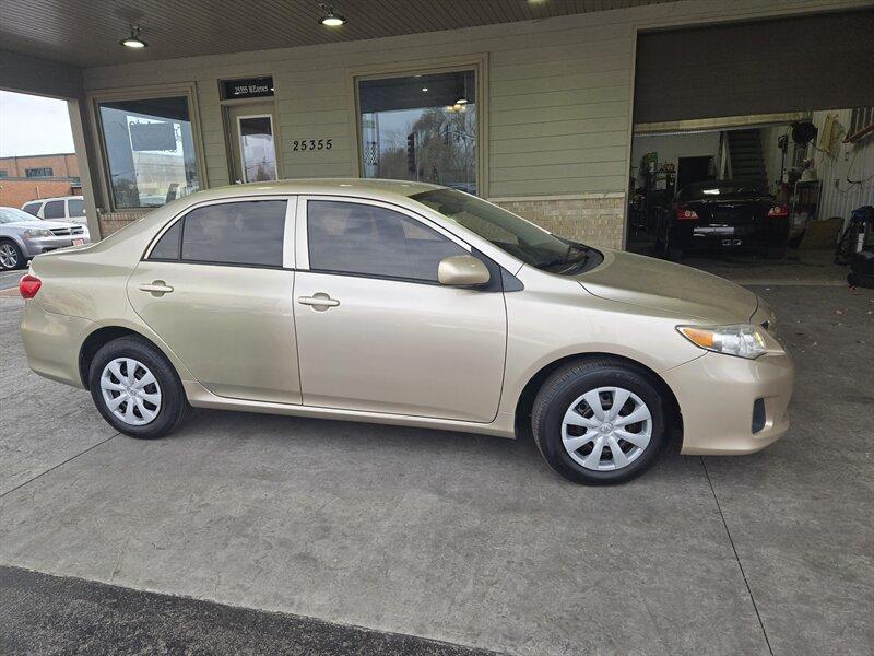 2013 Toyota Corolla - 2T1BU4EE0DC992807 - Image #2
