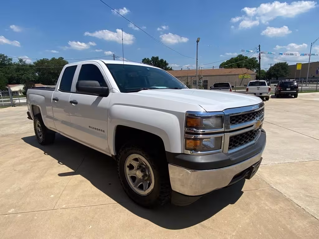 2014 Chevrolet Silverado 1500 - 1GCRCPEH0EZ252369 - Image #3