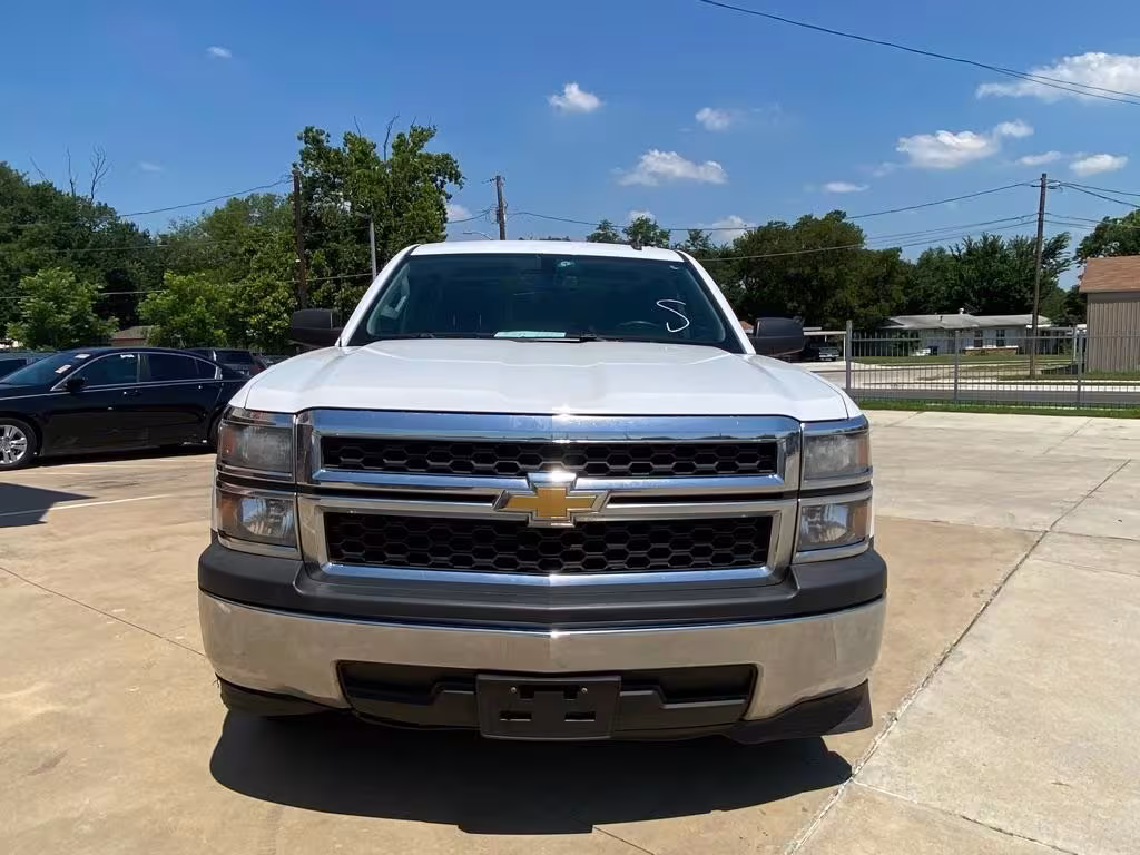 2014 Chevrolet Silverado 1500 - 1GCRCPEH0EZ252369 - Image #4