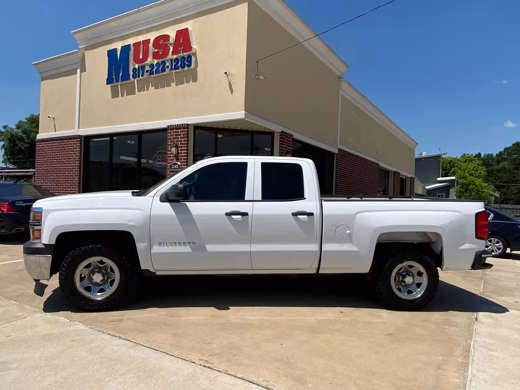 2014 Chevrolet Silverado 1500 - 1GCRCPEH0EZ252369 - Image #5