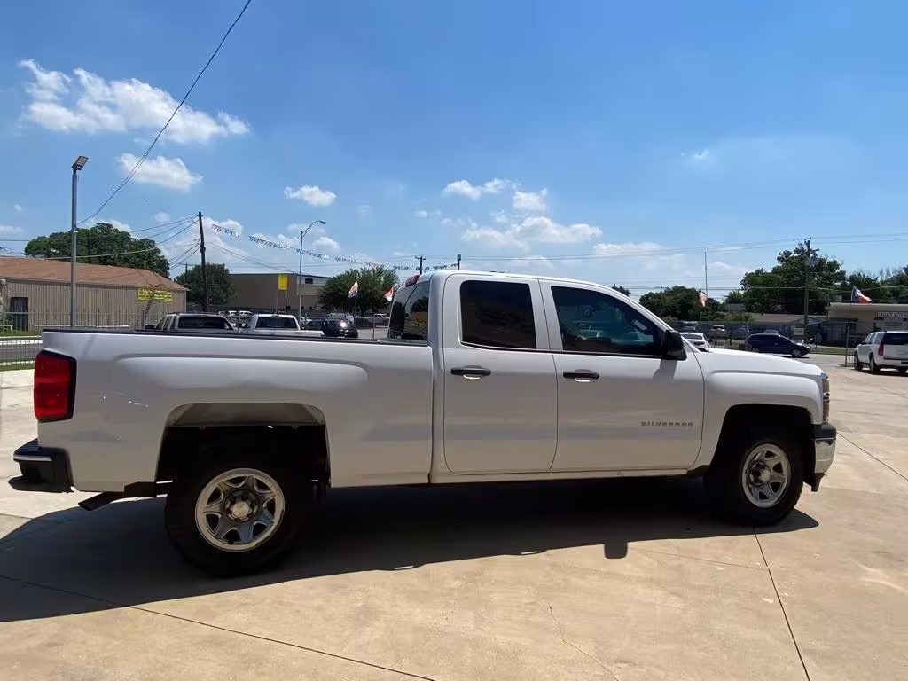 2014 Chevrolet Silverado 1500 - 1GCRCPEH0EZ252369 - Image #7