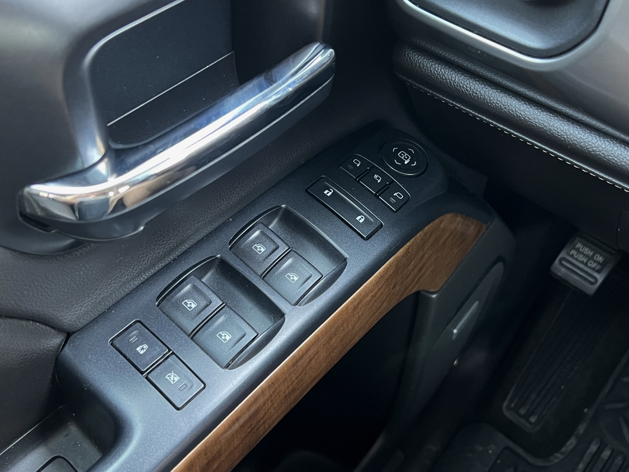 2014 Chevrolet Silverado 1500 - 3GCUKSEJ6EG463837 - Image #31