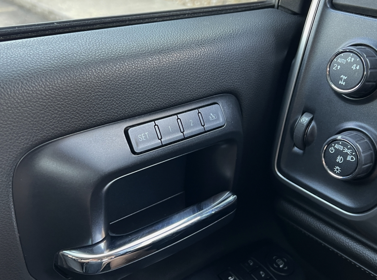 2014 Chevrolet Silverado 1500 - 3GCUKSEJ6EG463837 - Image #32