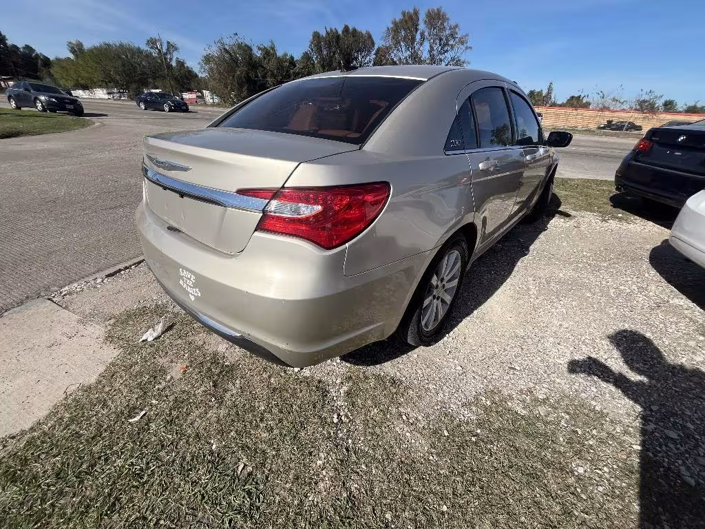 2014 Chrysler 200 - 1C3CCBBG2EN144707 - Image #2