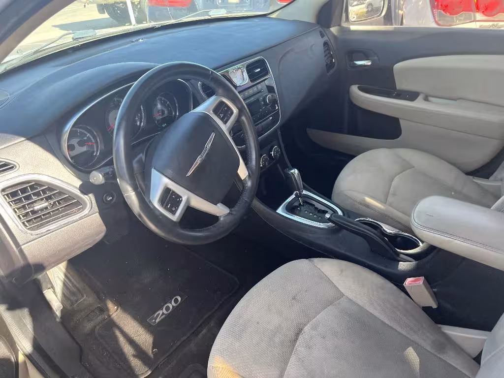 2014 Chrysler 200 - 1C3CCBBG2EN144707 - Image #4
