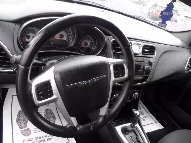 2014 Chrysler 200 - 1C3CCBBG3EN105835 - Image #3