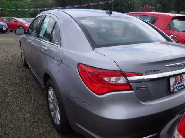 2014 Chrysler 200 - 1C3CCBBG3EN105835 - Image #5