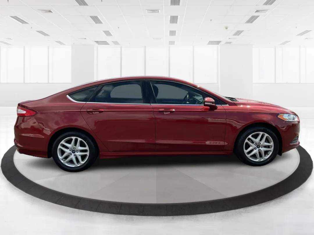 2014 Ford Fusion - 3FA6P0H73ER352039 - Image #2