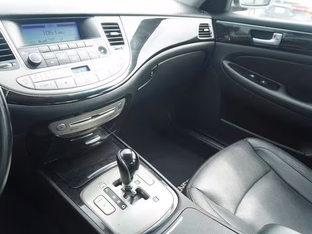 2014 Hyundai Genesis - KMHGC4DD6EU264541 - Image #31