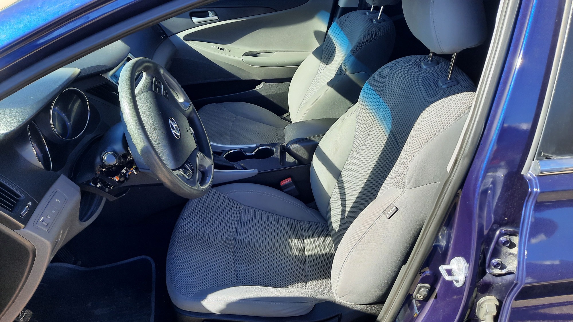 2014 Hyundai Sonata - 5NPEB4AC9EH817008 - Image #3