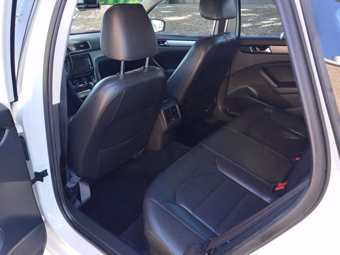 2014 Volkswagen Passat - 1VWBT7A3XEC105813 - Image #12