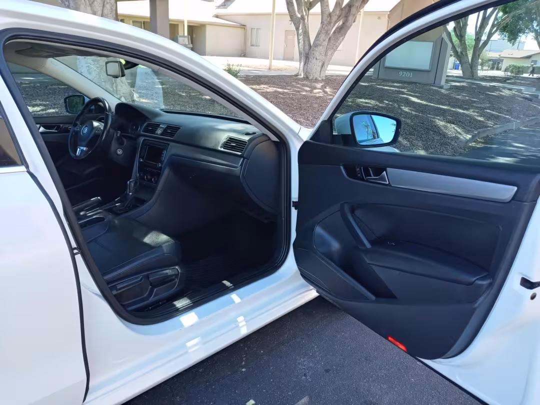 2014 Volkswagen Passat - 1VWBT7A3XEC105813 - Image #13
