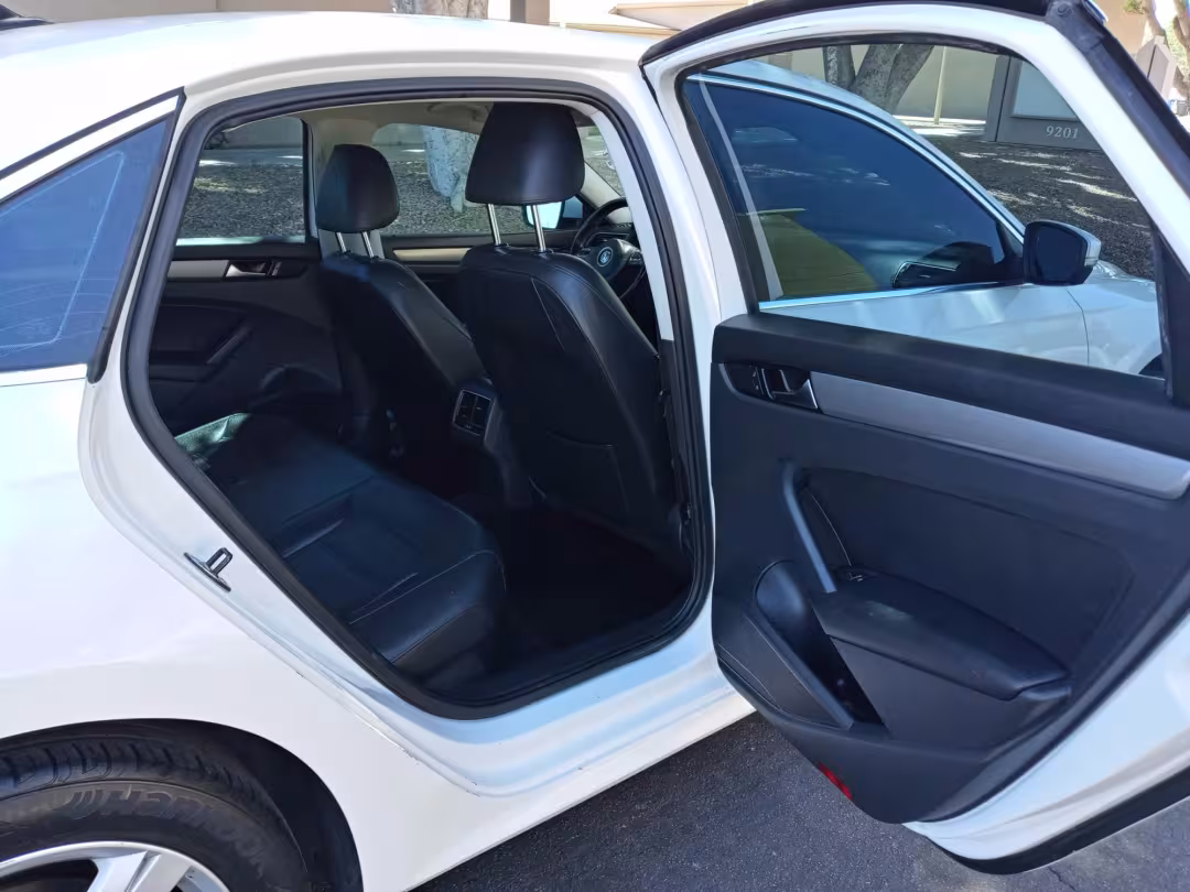 2014 Volkswagen Passat - 1VWBT7A3XEC105813 - Image #15