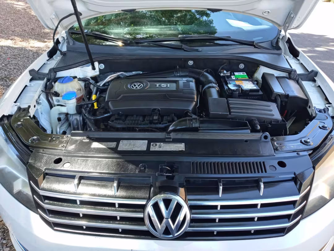 2014 Volkswagen Passat - 1VWBT7A3XEC105813 - Image #18