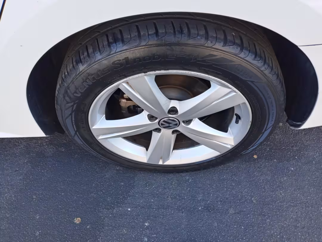 2014 Volkswagen Passat - 1VWBT7A3XEC105813 - Image #19