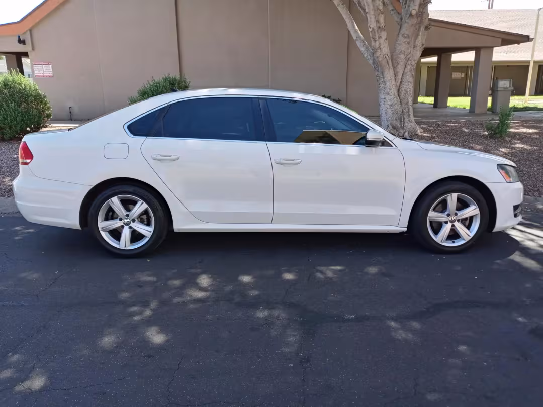 2014 Volkswagen Passat - 1VWBT7A3XEC105813 - Image #5