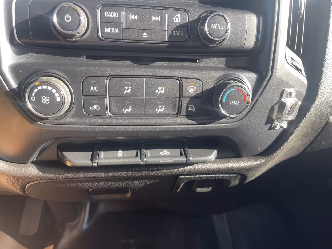 2015 Chevrolet Silverado 1500 - 1GCNKPEH8FZ340900 - Image #10