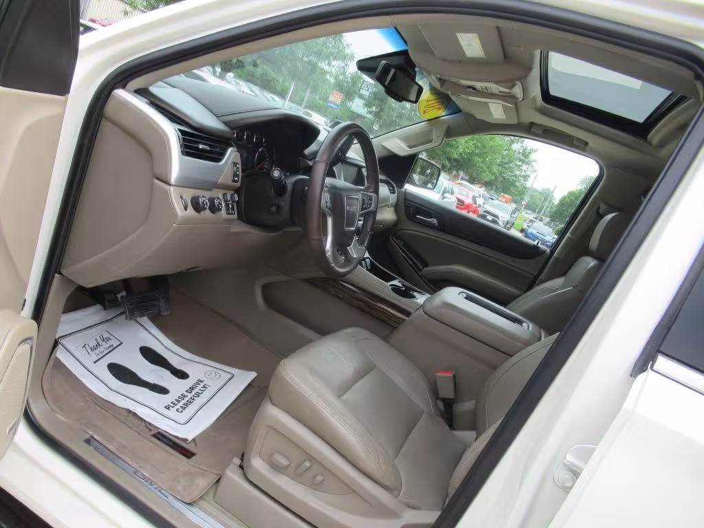 2015 GMC Yukon - 1GKS2BKCXFR569825 - Image #30