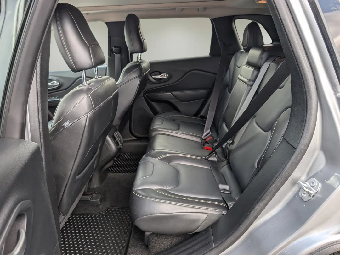 2015 Jeep Cherokee - 1C4PJLDS8FW517643 - Image #10