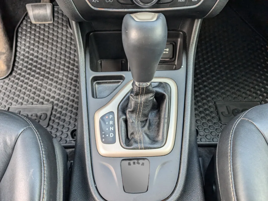 2015 Jeep Cherokee - 1C4PJLDS8FW517643 - Image #13