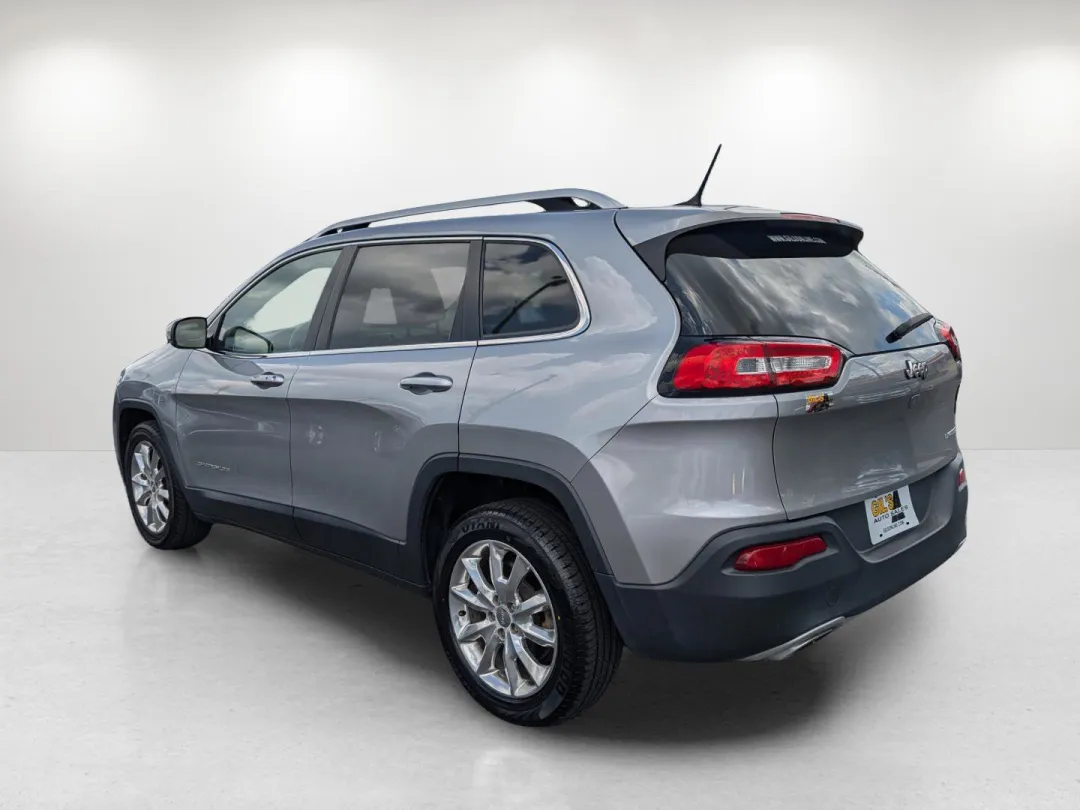 2015 Jeep Cherokee - 1C4PJLDS8FW517643 - Image #17