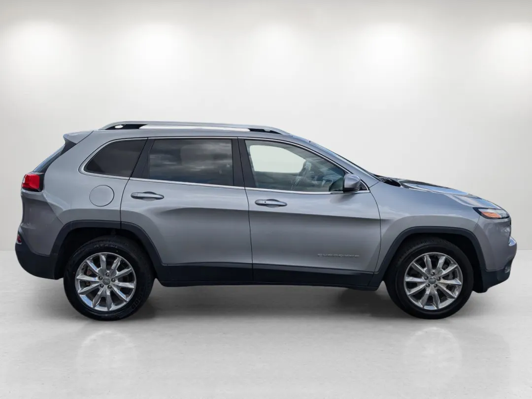 2015 Jeep Cherokee - 1C4PJLDS8FW517643 - Image #4