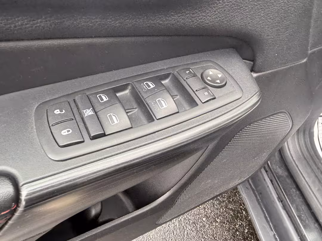 2015 Jeep Cherokee - 1C4PJMBB4FW776283 - Image #28
