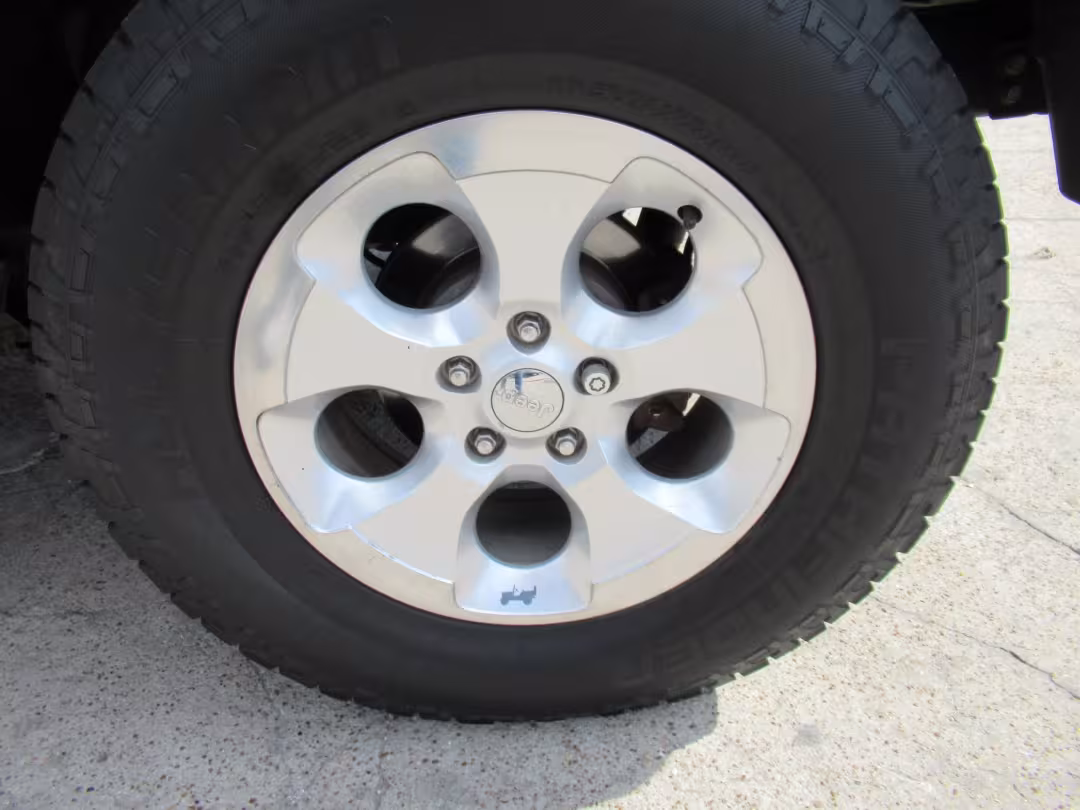 2015 Jeep Wrangler - 1C4BJWEG8FL723147 - Image #10