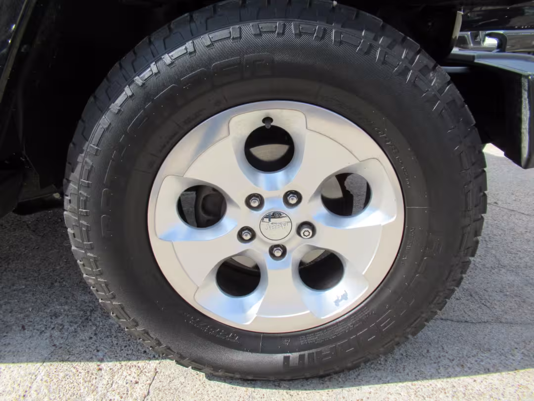 2015 Jeep Wrangler - 1C4BJWEG8FL723147 - Image #13
