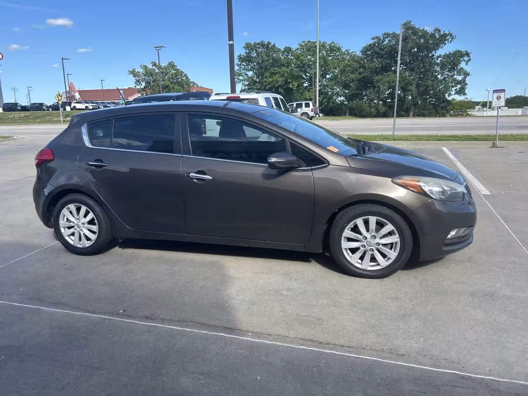 2015 Kia Forte 5-Door - KNAFX5A82F5363125 - Image #3