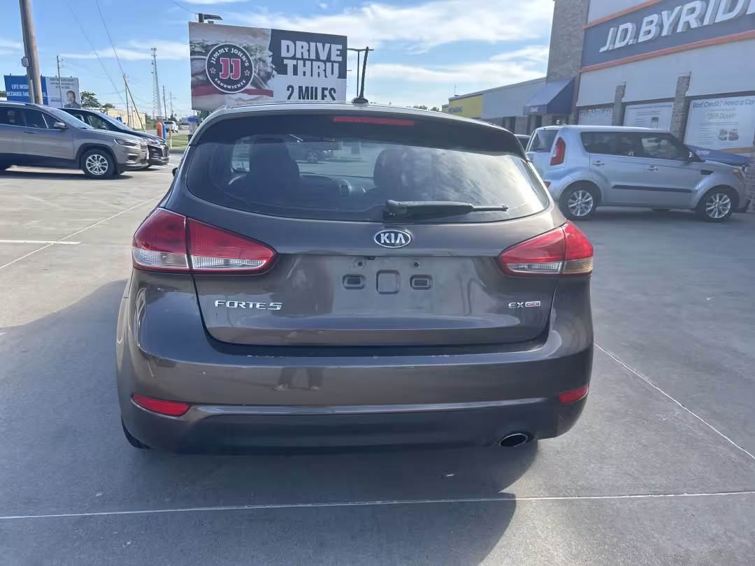 2015 Kia Forte 5-Door - KNAFX5A82F5363125 - Image #5