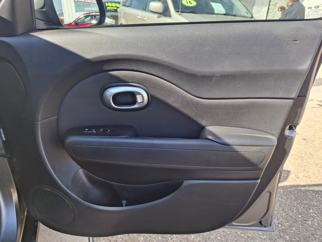 2015 Kia Soul - KNDJN2A25F7135394 - Image #18