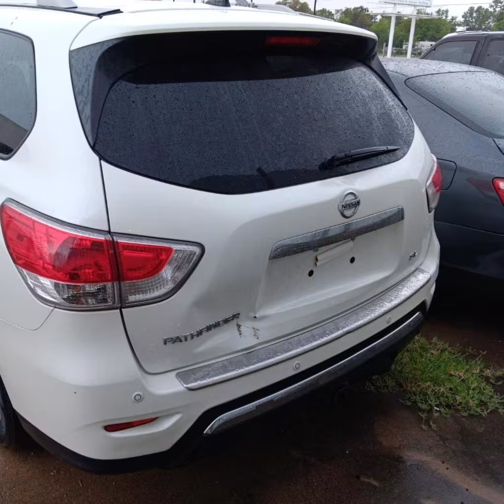 2015 Nissan Pathfinder - 5N1AR2MN7FC696953 - Image #2
