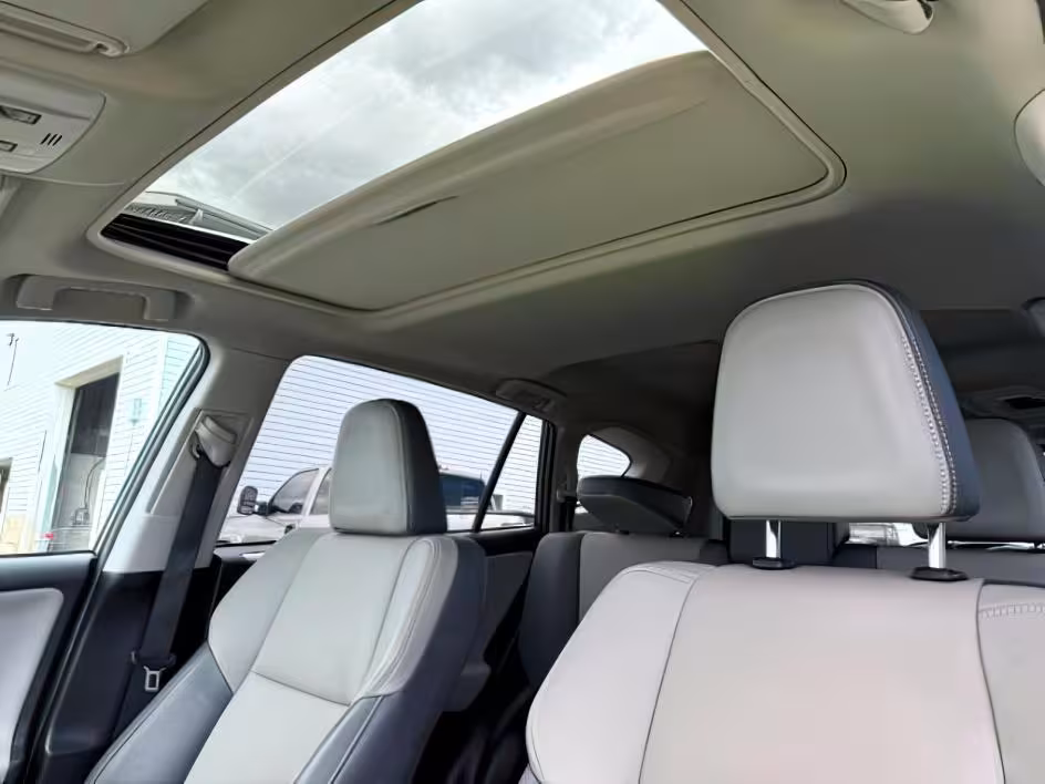 2015 Toyota RAV4 - 2T3DFREV9FW347579 - Image #20