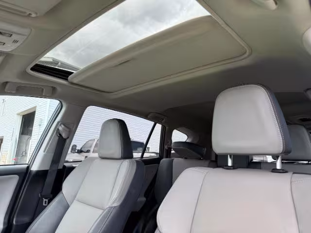 2015 Toyota RAV4 - 2T3DFREV9FW347579 - Image #43