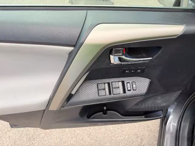 2015 Toyota RAV4 - 2T3DFREV9FW347579 - Image #44
