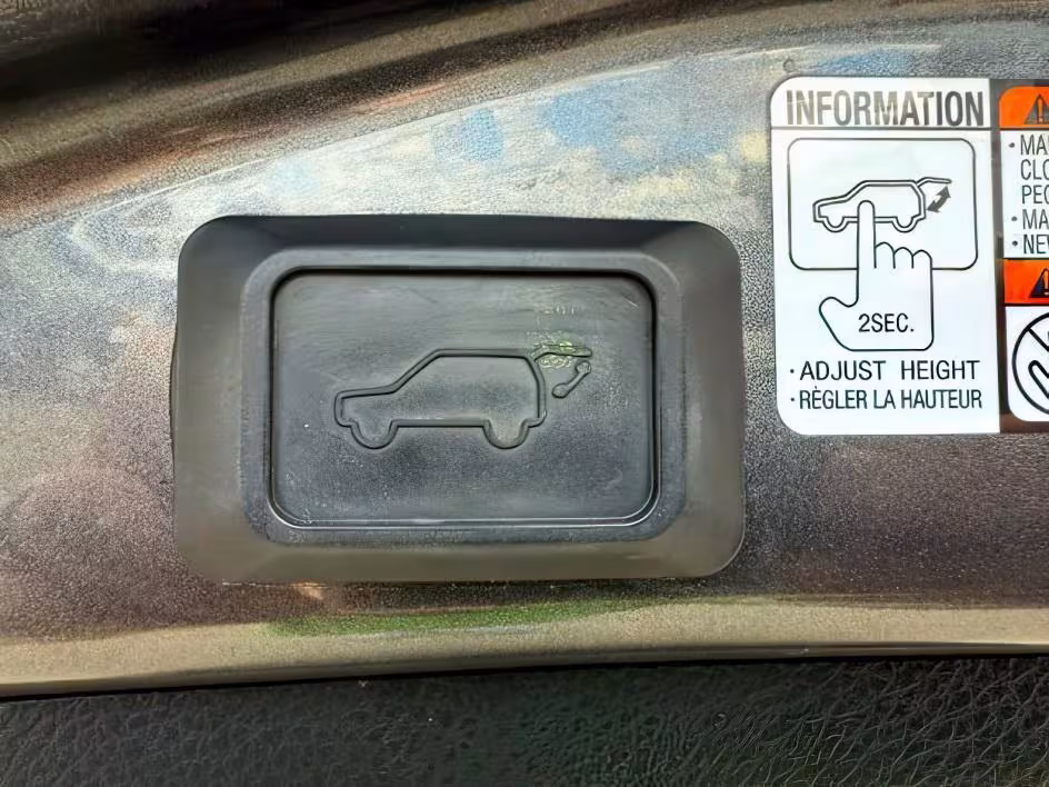 2015 Toyota RAV4 - 2T3DFREV9FW347579 - Image #7