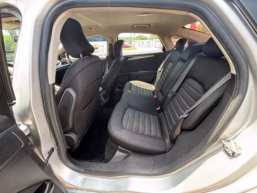 2016 Ford Fusion - 1FA6P0H73G5135547 - Image #5