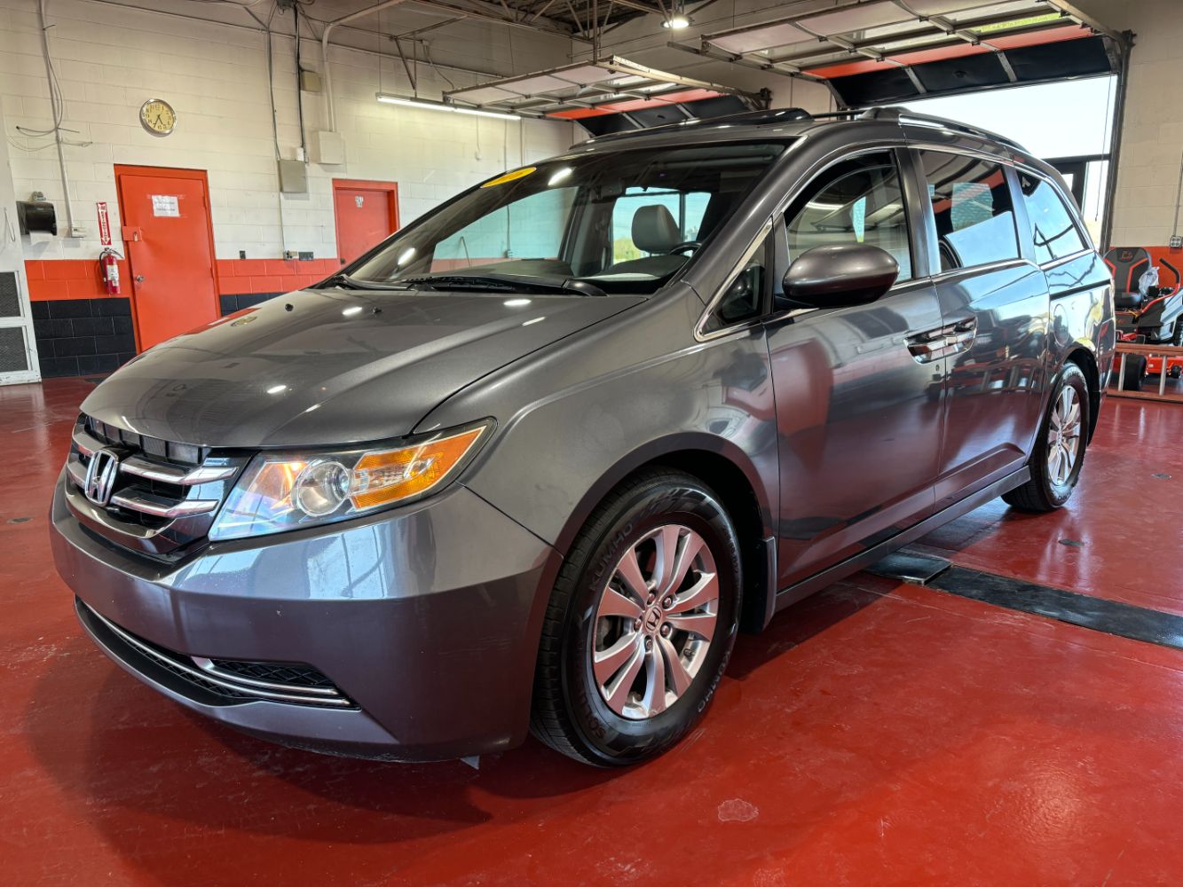 2016 Honda Odyssey - 5FNRL5H60GB116430 - Image #2