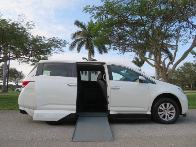 2016 Honda Odyssey - 5FNRL5H63GB011879 - Image #1