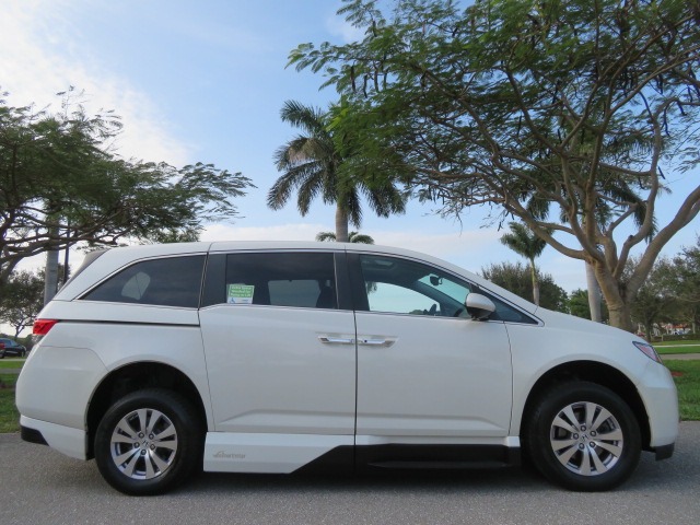 2016 Honda Odyssey - 5FNRL5H63GB011879 - Image #2