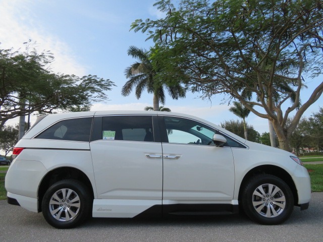2016 Honda Odyssey - 5FNRL5H63GB011879 - Image #3
