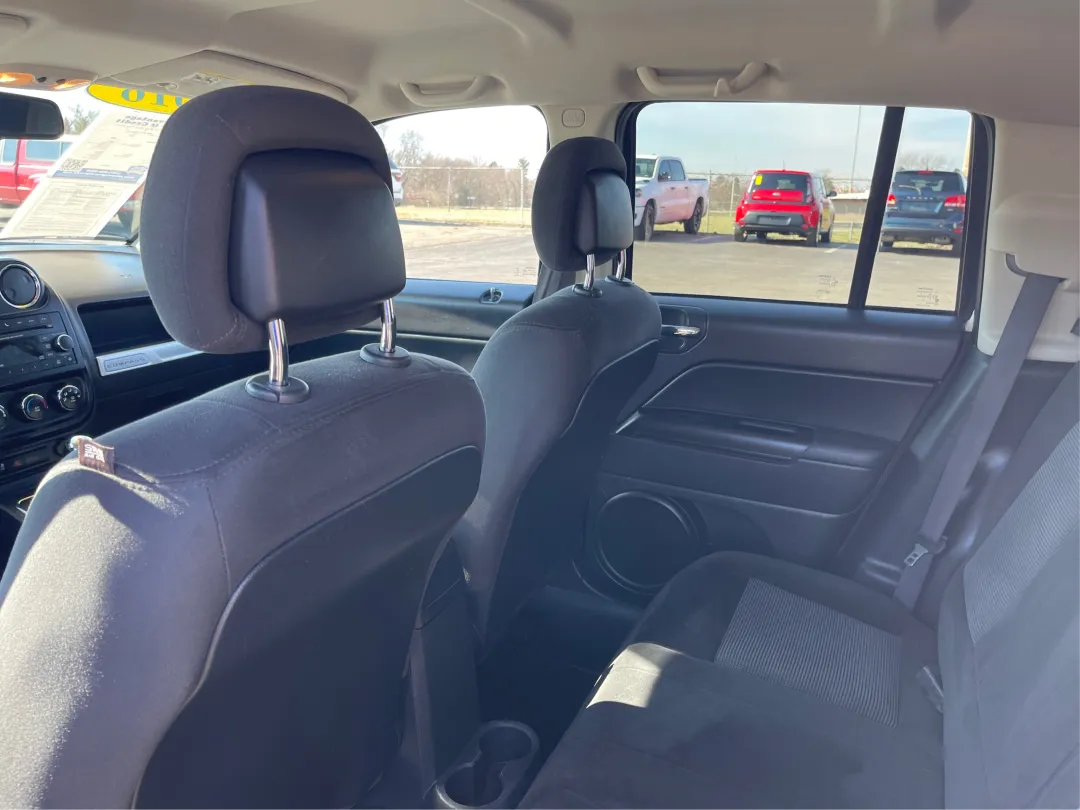 2016 Jeep Compass - 1C4NJCBA1GD681637 - Image #10