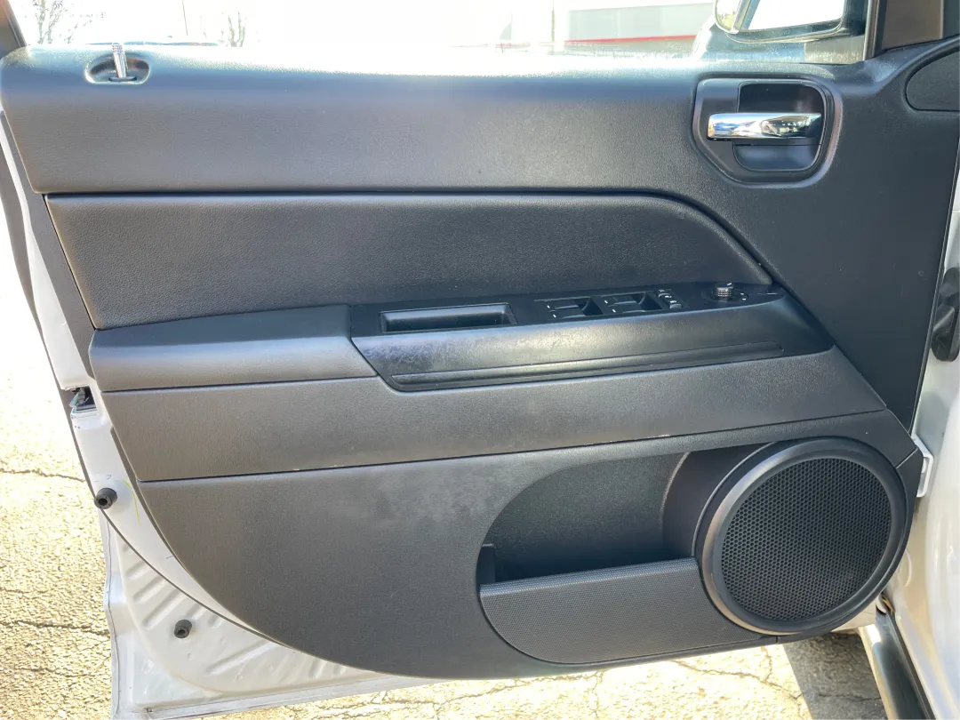 2016 Jeep Compass - 1C4NJCBA1GD681637 - Image #18