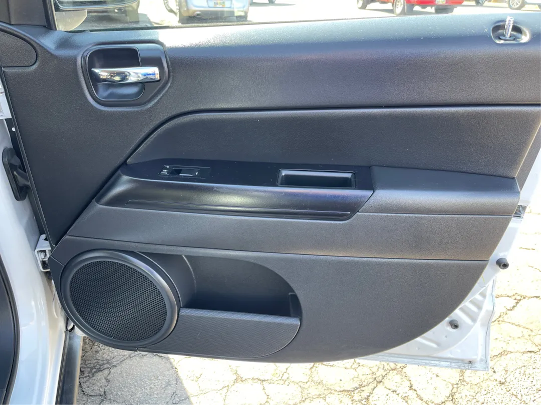 2016 Jeep Compass - 1C4NJCBA1GD681637 - Image #19
