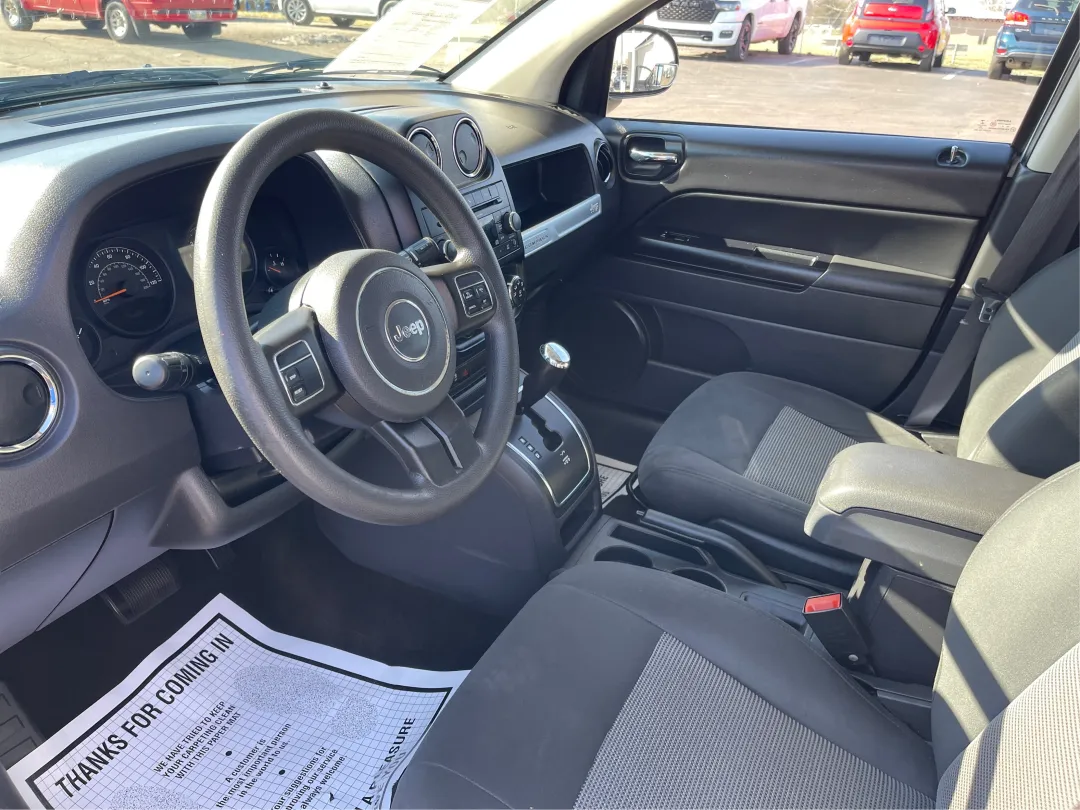 2016 Jeep Compass - 1C4NJCBA1GD681637 - Image #9